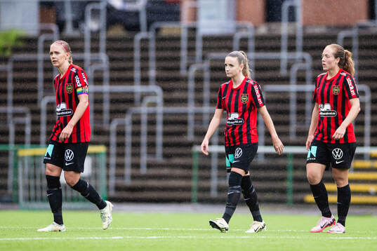 Brommapojkarnas Elsa Karlsson och Alice Ahlberg deppar