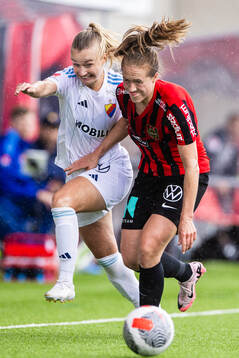 Djurgårdens Tove Almqvist och Brommapojkarnas Alice Ahlberg
