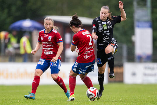 Vittsjös Shannon Woeller och KIF Örebros Inka Sarjanoja