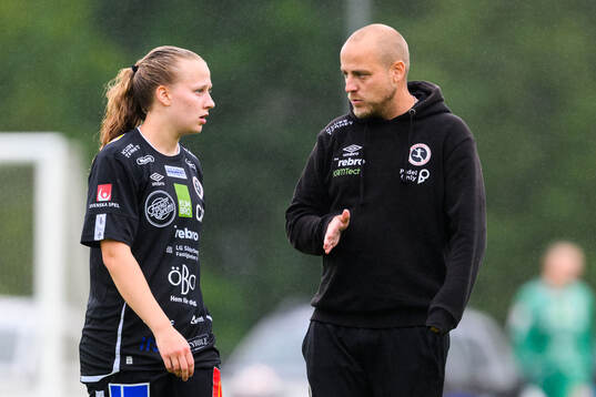 KIF Örebros Inka Sarjanoja och tränare Rickard Johansson