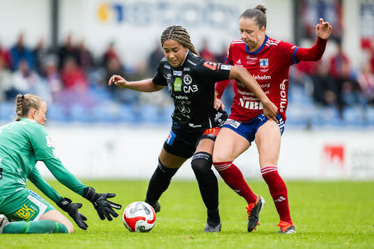 KIF Örebros målvakt Clara Ekstrand och Ashley Michelle