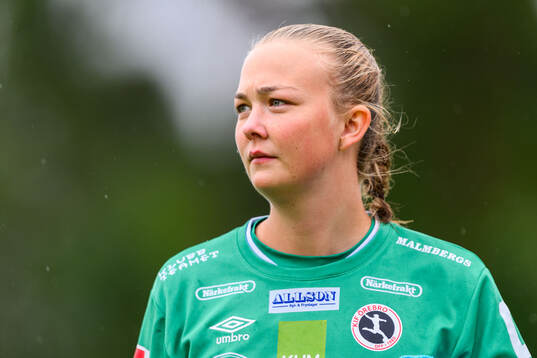KIF Örebros målvakt Clara Ekstrand deppar