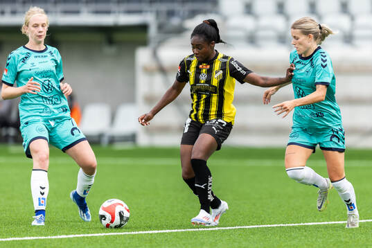 Häckens Monica Jusu Bah och Kristianstads Tilda Persson