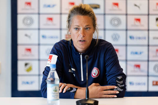 Kristianstads tränare Johanna Almgren på presskonferensen