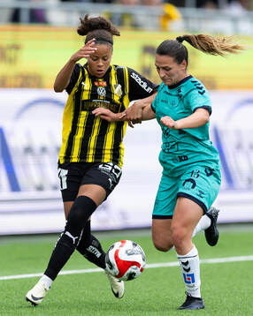 Häckens Felicia Schröder och Kristianstads Emma Petrovic