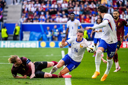 Kevin De Bruyne of Belgium and Adrien Rabiot of France