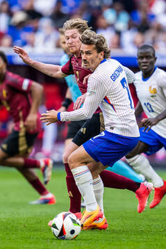 Kevin De Bruyne of Belgium and Antoine Griezmann of France