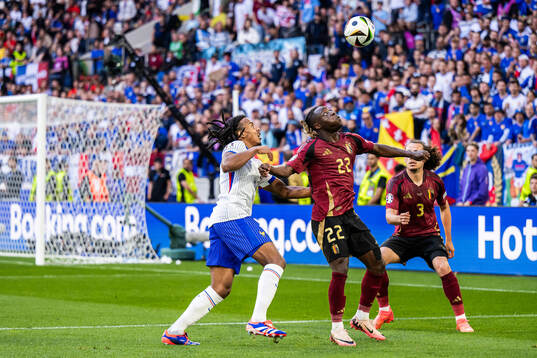 Jules Koundé of France and Jeremy Doku of Belgium