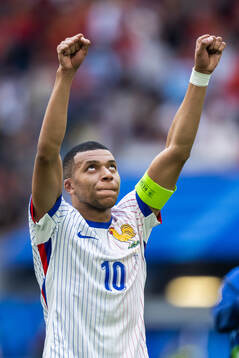 Kylian Mbappé of France celebrates