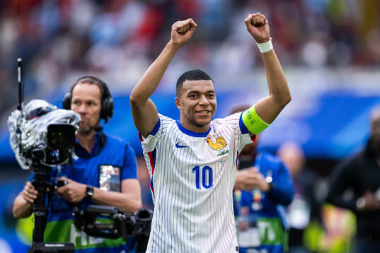 Kylian Mbappé of France celebrates