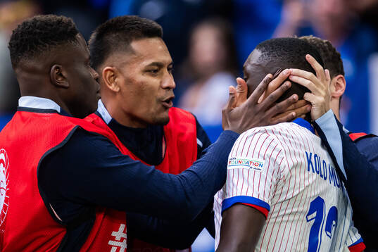 Randal Kolo Muani of France celebrate