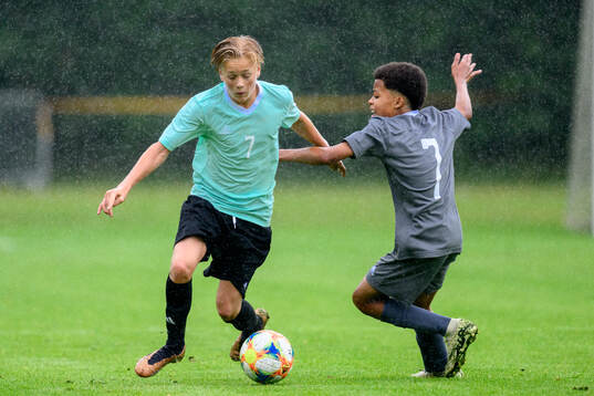 Charlie Anderson Gustafson IK Sirius FK och Jayden Gueï,