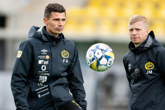 Assisterande tränare Fredrik Ahlstrand och Johan Mattsson