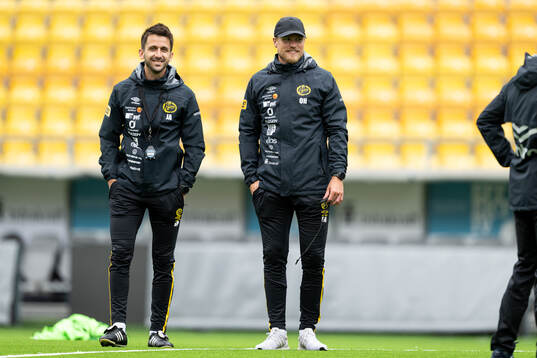 Assisterande tränare Javier Agenjo Duran och manager Oscar