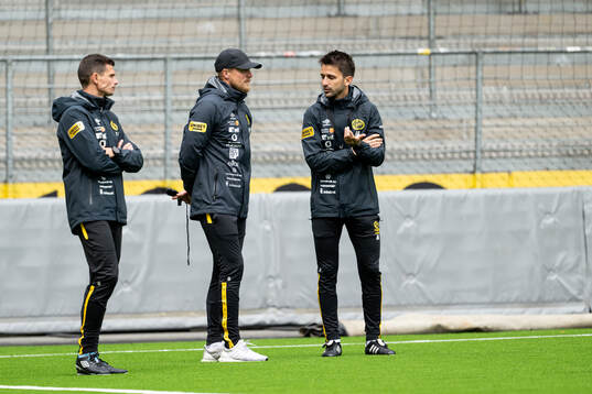 Assisterande tränare Fredrik Ahlstrand, manager Oscar