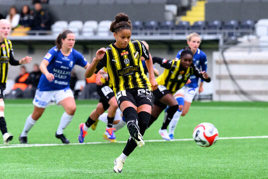 Häckens Felicia Schröder gör 7-0 på straff