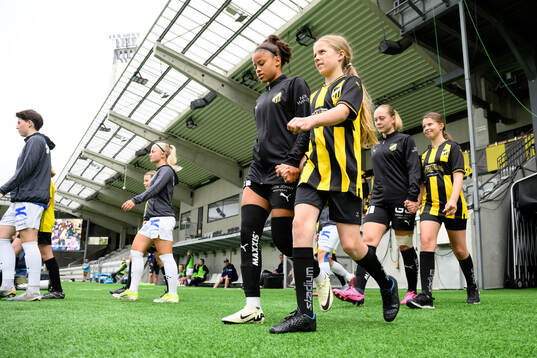 Häckens Felicia Schröder innan fotbollsmatchen i