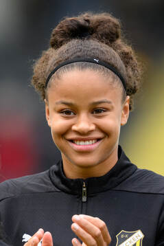 Häckens Felicia Schröder vid lineup innan fotbollsmatchen