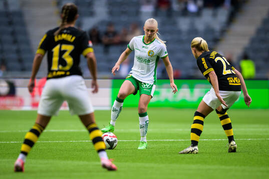 Hammarbys Emilie Joramo och AIKs Olivia Lindstedt