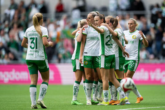 Hammarbys Vilde Hasund jublar med lagkamrater