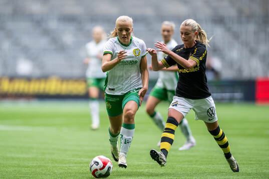 Hammarbys Smilla Holmberg och AIKs Olivia Lindstedt