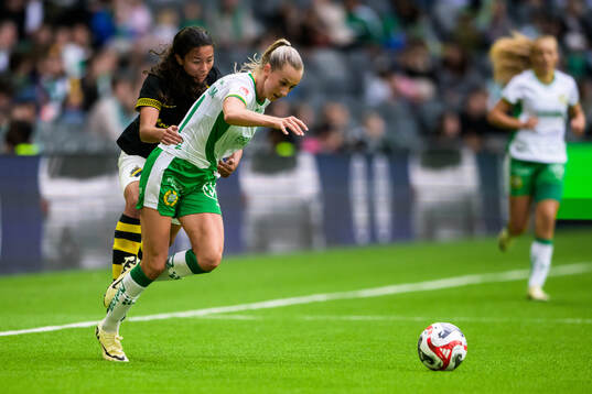 AIKs Annika Svensson och Hammarbys Ellen Wangerheim