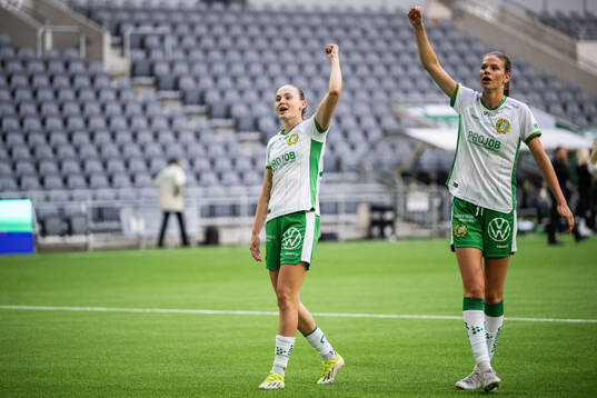 Hammarbys Vilde Hasund och Bella Andersson jublar