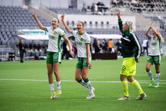 Hammarbys Vilde Hasund, Bella Andersson och målvakt Moa
