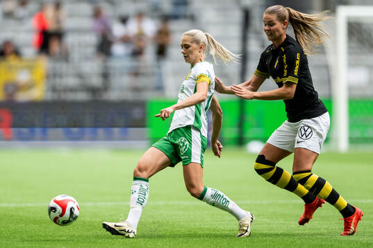 Hammarbys Alice Carlsson och AIKs Nina Jakobsson