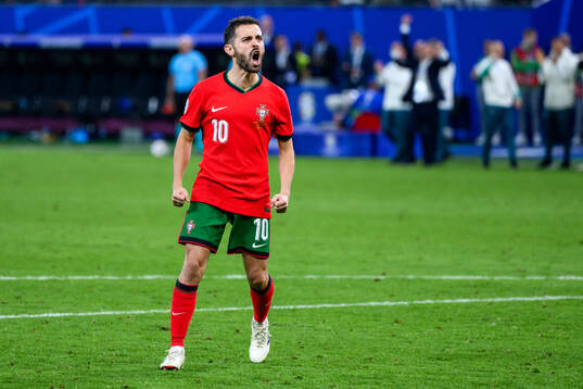 Bernardo Silva of Portugal celebrates