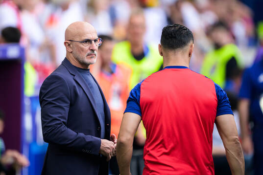 Head coach Luis De La Fuente of Spain