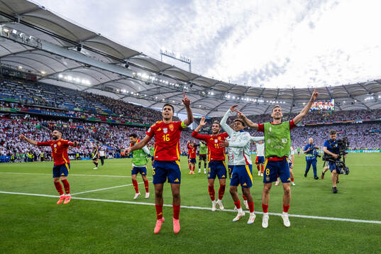 Rodrigo Hernandez, Ferran Torres, Lamine Yamal and Fabian