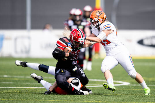 Carlstad Crusaders Gaby Knops och Copenhagen Raptors Maja