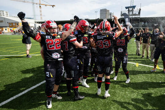 Carlstad Crusaders spelare jublar