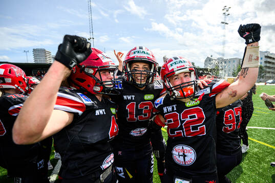 Carlstad Crusaders Sara Lidner, Linda Johansson och Gaby