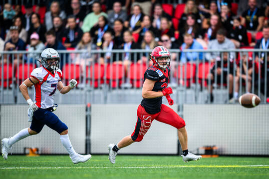 Stockholm Mean Machines Leo Spagnoli och Carlstad Crusaders