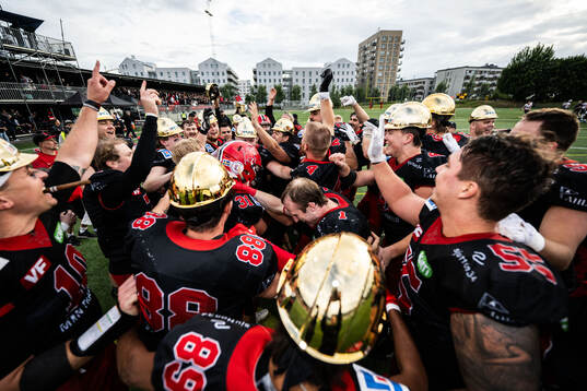 Carlstad Crusaders spelare jublar