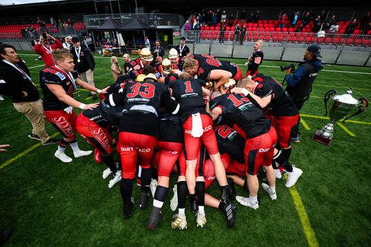 Carlstad Crusaders spelare jublar
