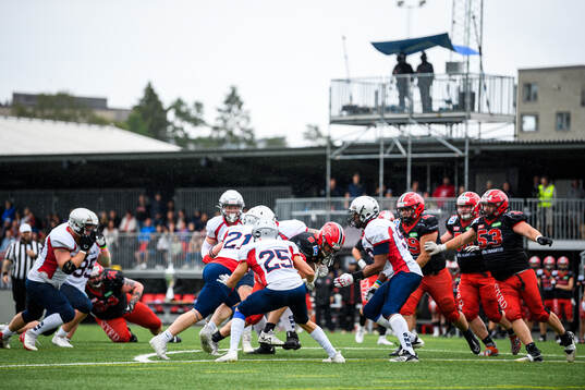 Stockkholm Mean Machines och Carlstad Crusaders spelare