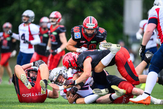 Carlstad Crusaders och Stockkholm Mean Machines spelare