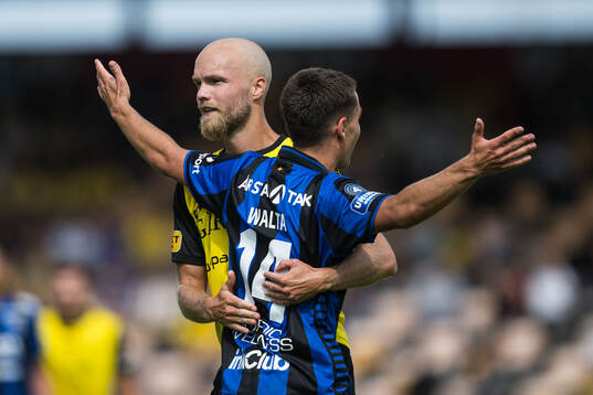 Mjällbys Viktor Gustafson och Sirius Leo Walta