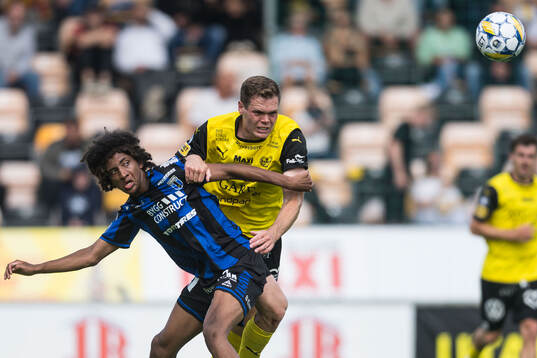Sirius Malcolm Jeng och Mjällbys Jacob Bergström