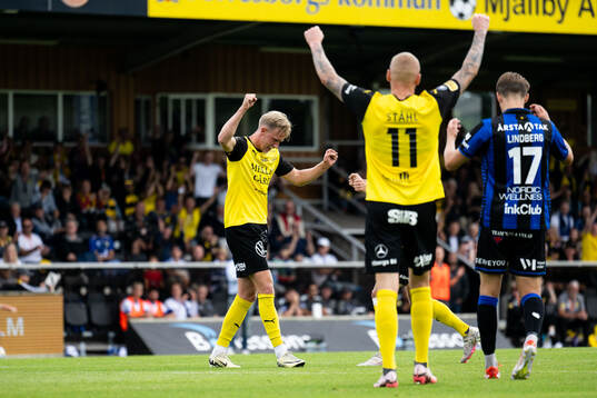 Mjällbys Herman Johansson jublar