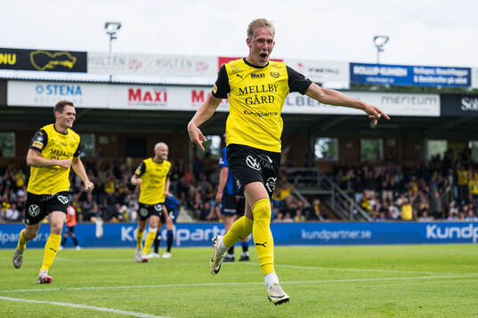 Mjällbys Herman Johansson jublar