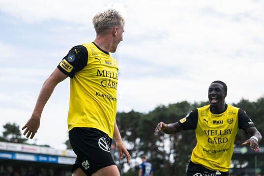 Mjällbys Herman Johansson och Seedy Imam Jagne jublar