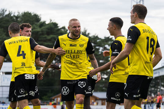 Mjällbys Adam Ståhl jublar