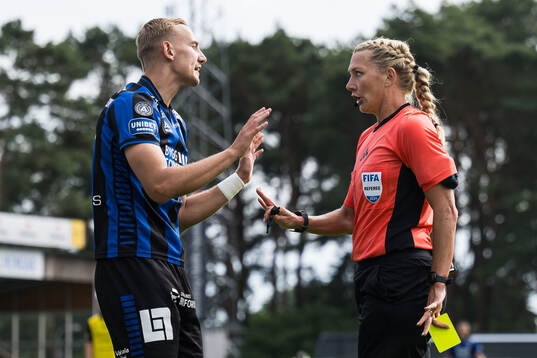 Sirius Jakob Voelkerling Persson och Domare Tess Olofsson