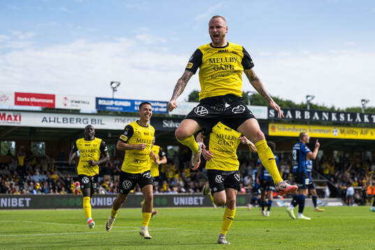 Mjällbys Adam Ståhl jublar