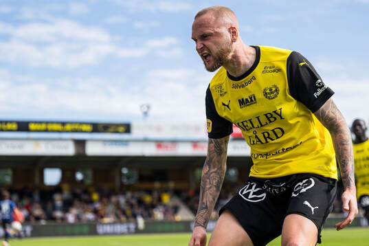 Mjällbys Adam Ståhl jublar