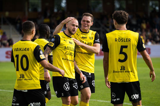 Mjällbys Adam Ståhl jublar med Nicklas Røjkjær, Jacob